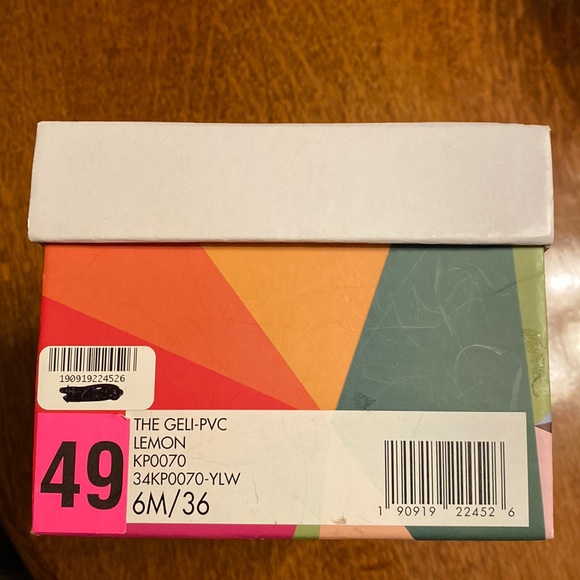 NEW Sz 6 Katy Perry Gelee Lemon scented Yellow Sandal Clear Thong New, Box Jelly - Picture 9 of 15